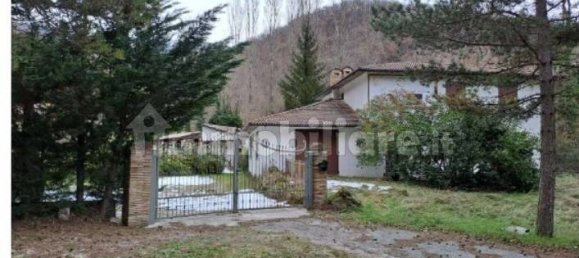 Коммерческая недвижимость с 5 комнатами в Гвальдо Тадино, Италия № 350698 14