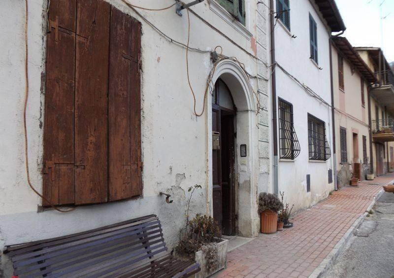 Apartamento de 3 habitaciónes en Carsoli, Italy No. 118367