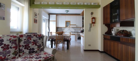 Duplex de 5 divisões em Casagiove, Italy N.º 135763 8