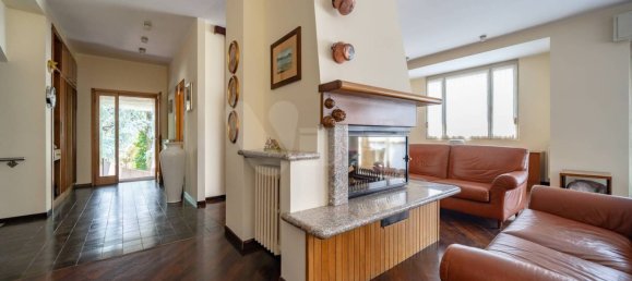 3 غرف نوم فيلا في Bosisio Parini, Italy رقم 303505 17