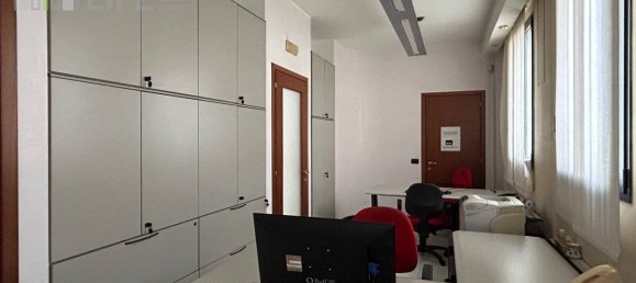 Oficina en Schio, Italy 100 m² No. 302610 4