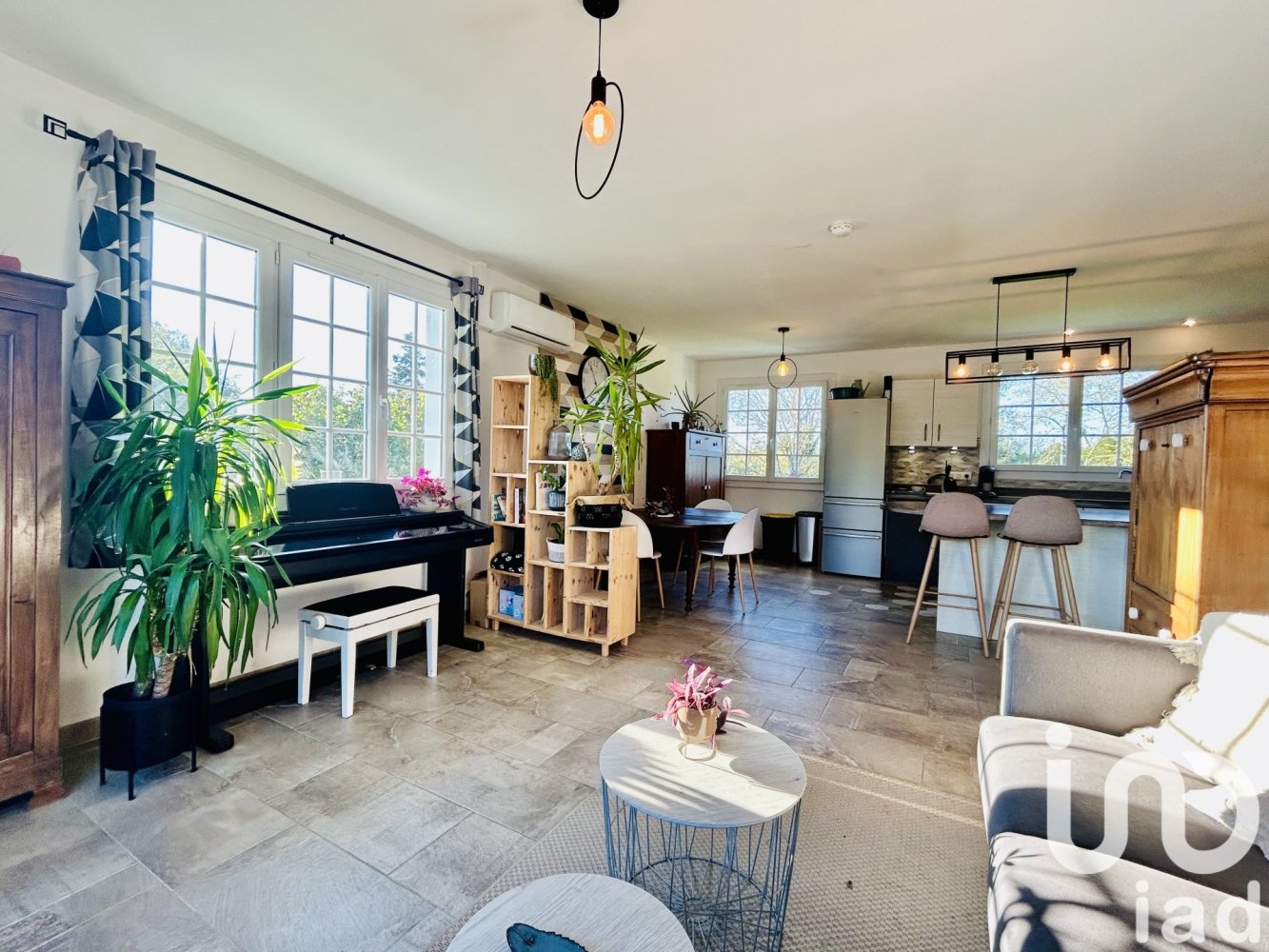 Дом с 4 комнатами в Сен-Лоран-Нуан, Франция № 220533