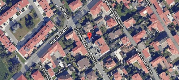 34m² Warehouse in Cerro Maggiore, Italy No. 302673 2