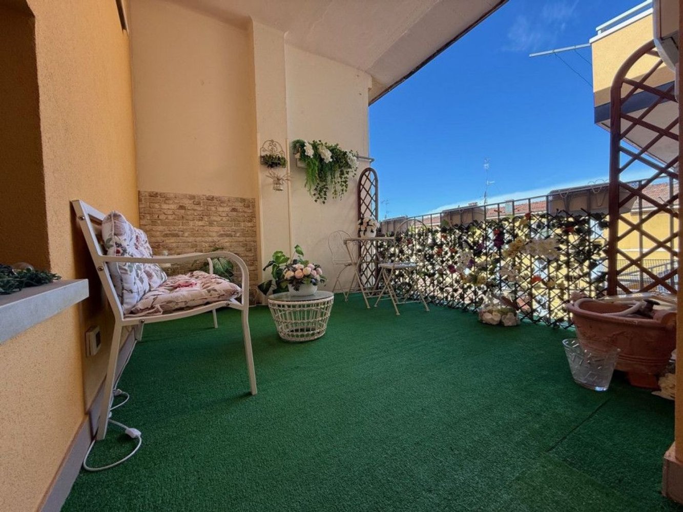 5 bedrooms Apartment in Casalecchio di Reno, Italy No. 351295