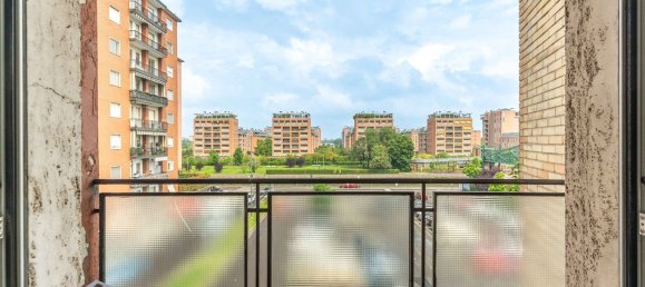 Apartamento de 3 dormitorios en Corsico, Italy No. 360551 9