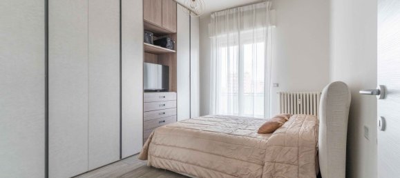 Apartamento de 3 dormitorios en Corsico, Italy No. 360551 10