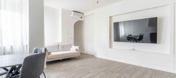 Apartamento de 3 dormitorios en Corsico, Italy No. 360551 3