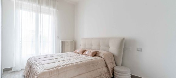 Apartamento de 3 dormitorios en Corsico, Italy No. 360551 11