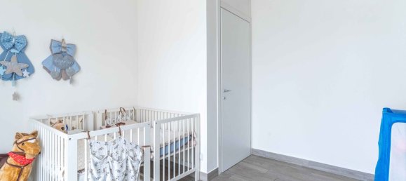 Apartamento de 3 dormitorios en Corsico, Italy No. 360551 16