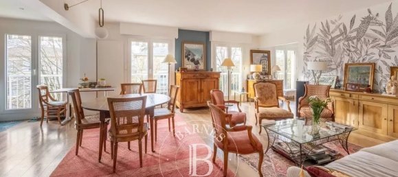 3 bedrooms Apartment in Versailles, France No. 161653 2