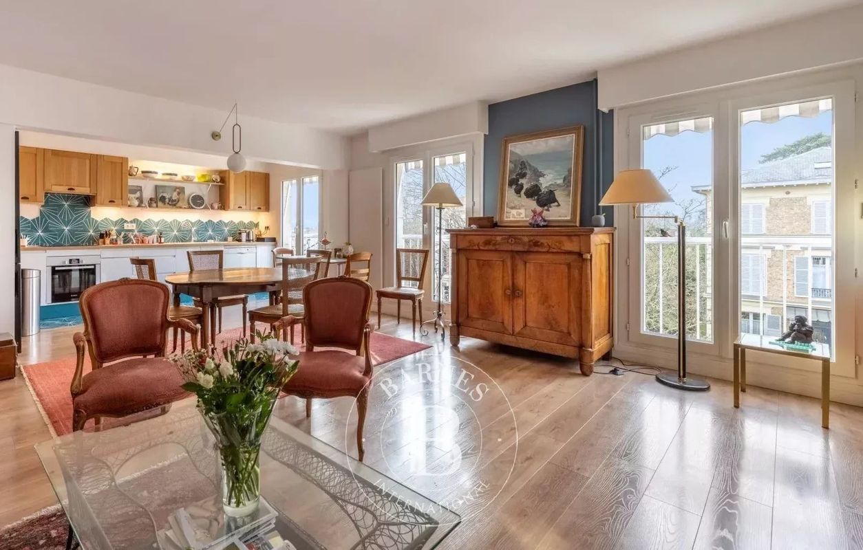 3 bedrooms Apartment in Versailles, France No. 161653