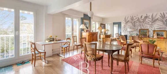 3 bedrooms Apartment in Versailles, France No. 161653 3