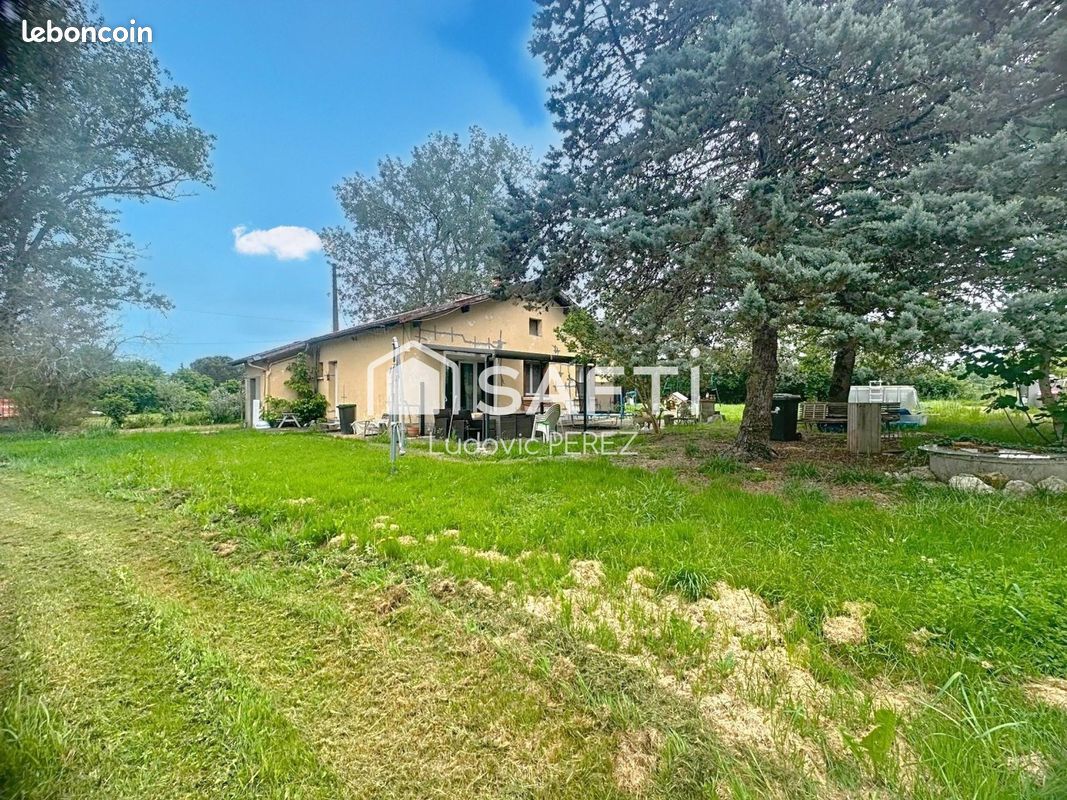 Terreno en Haute-Garonne, France 1676 m² No. 289163