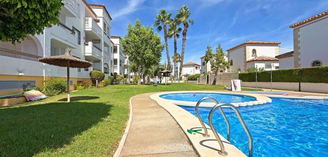Apartamento de 2 dormitorios en Dehesa De Campoamor, Spain No. 238332