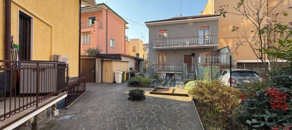 3-salle Appartement à Bresso, Italy No. 187751 4