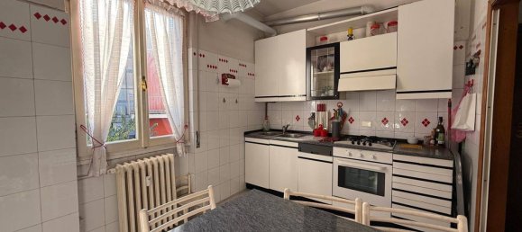 3-salle Appartement à Bresso, Italy No. 187751 8