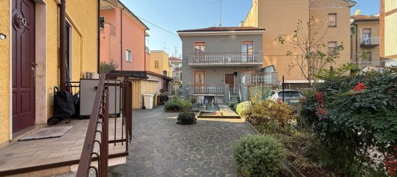 3-salle Appartement à Bresso, Italy No. 187751 3