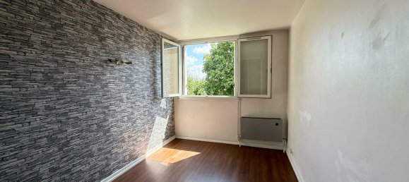 3 bedrooms Apartment in Le Plessis-Trevise, France No. 129688 6