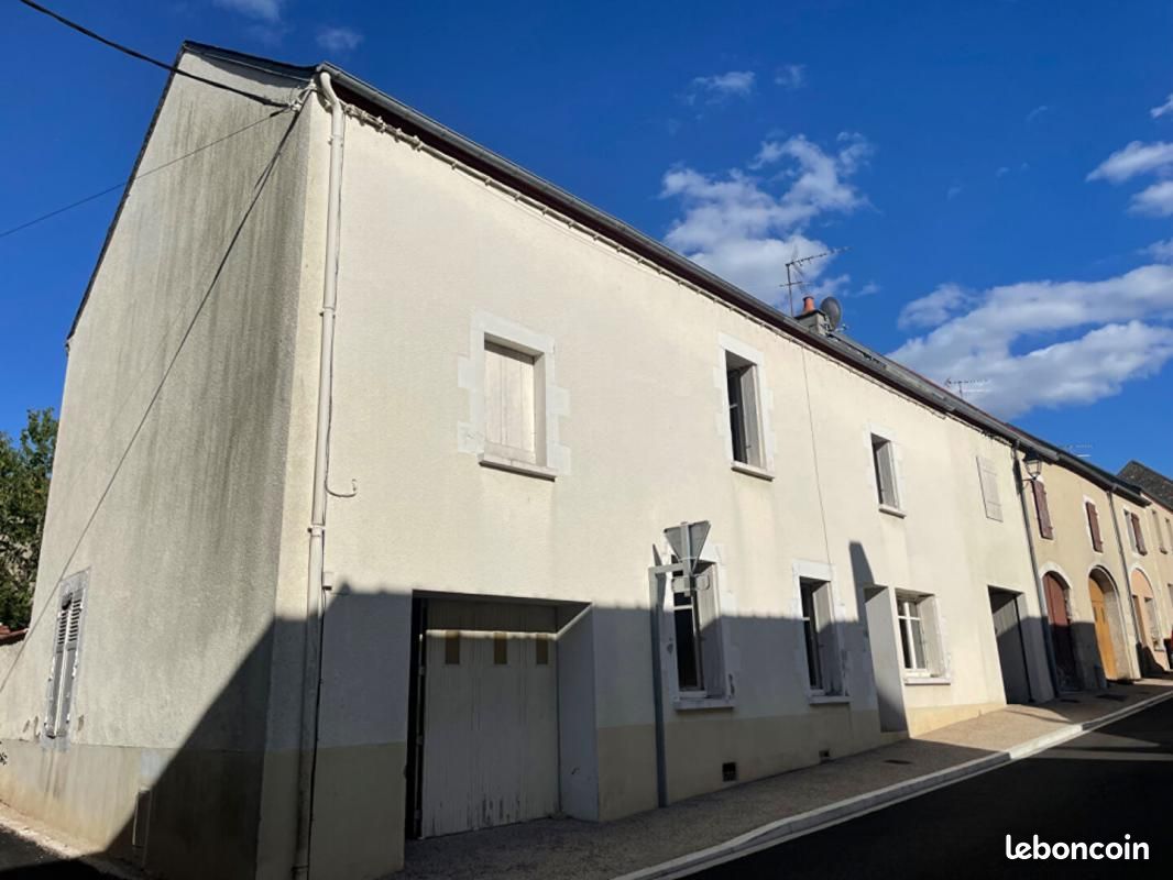 Casa de 3 dormitorios en Bonny-sur-Loire, France No. 327721