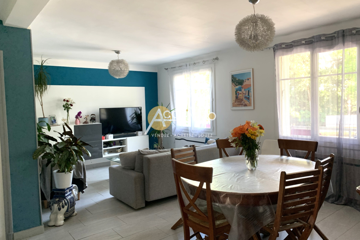 4-salle Appartement à Toulon, France No. 339489