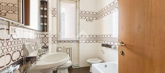 2 bedrooms Apartment in Milan, Italy No. 354250 5