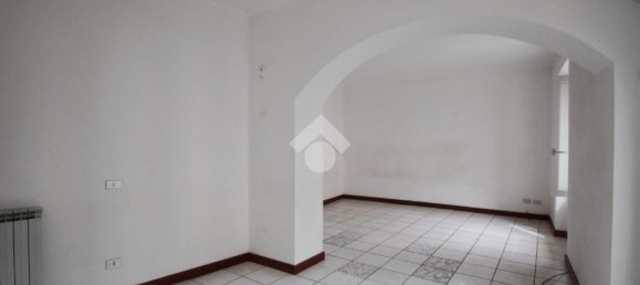 3 bedrooms Apartment in Ivrea, Italy No. 83895 4