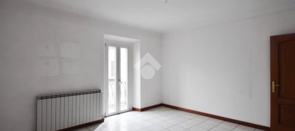 3 bedrooms Apartment in Ivrea, Italy No. 83895 10