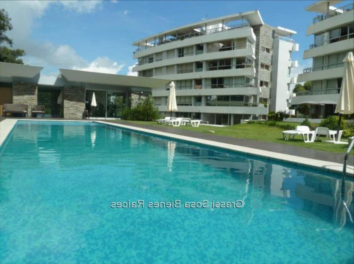 3 bedrooms Apartment in Montevideo, Uruguay No. 2062