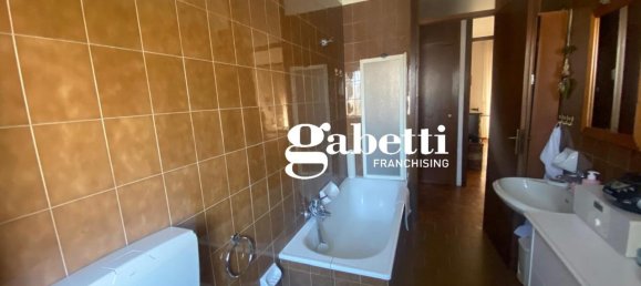 5 rooms Apartment in Asti, Italy No. 149417 5