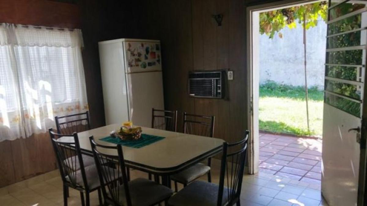 3 bedrooms House in Moron, Argentina No. 62051