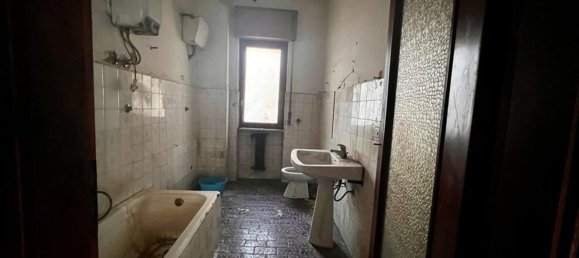 4 rooms Apartment in Torre del Greco, Italy No. 262019 7