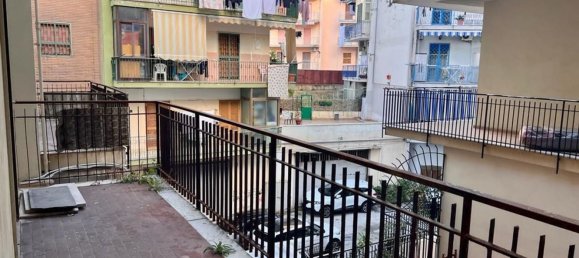 4 rooms Apartment in Torre del Greco, Italy No. 262019 4