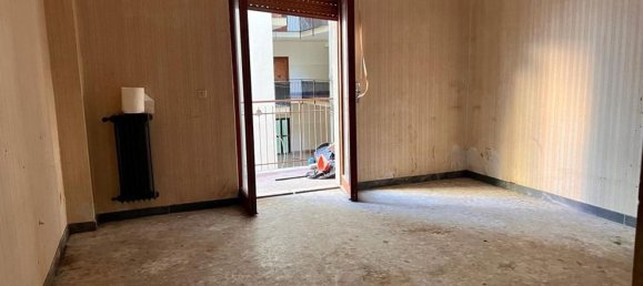 4 rooms Apartment in Torre del Greco, Italy No. 262019 3