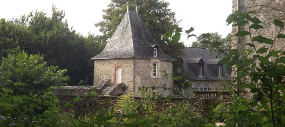 Замки и поместья с 17 спальнями в Лаваль, Франция № 359245 2