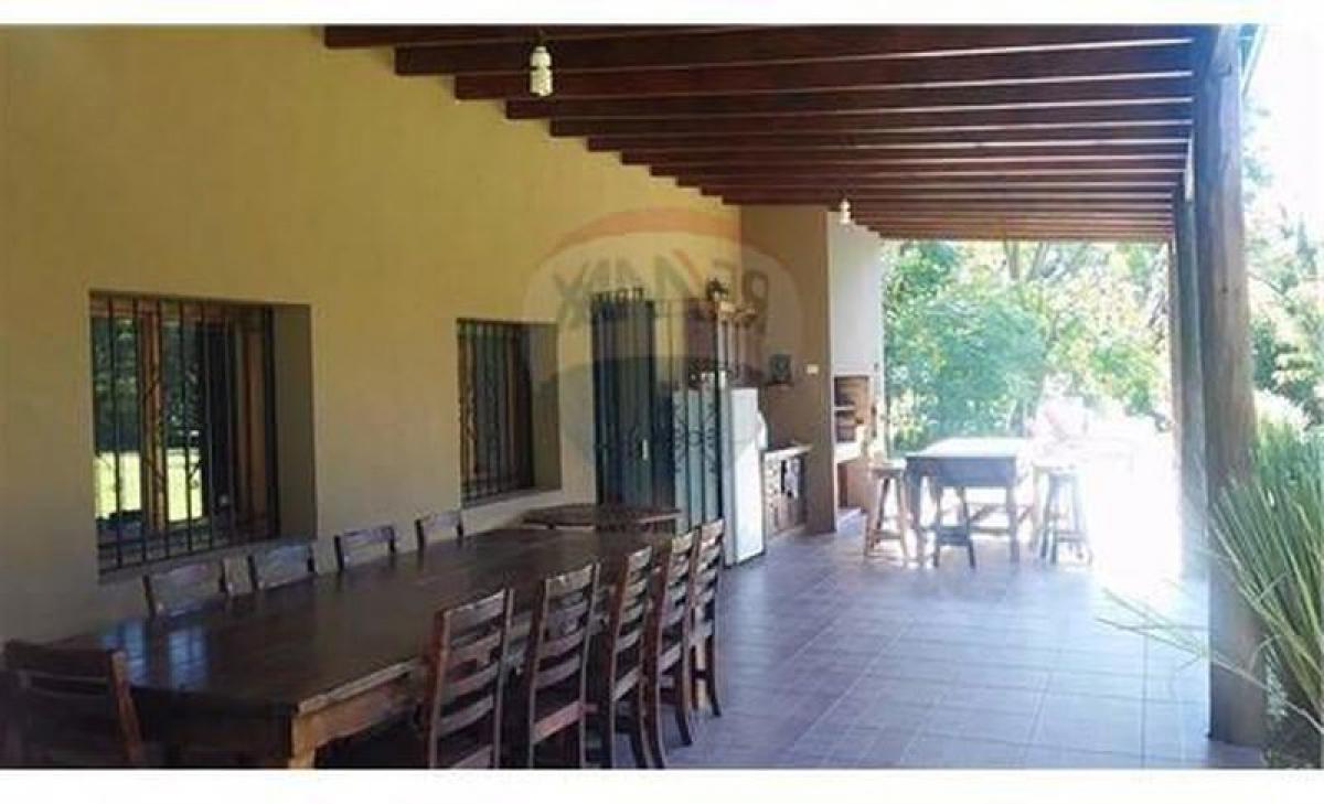 4 bedrooms House in Ezeiza, Argentina No. 11068