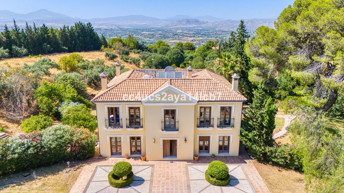 6 bedrooms Apartment in Alhaurin el Grande, Spain No. 267923