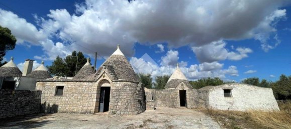 3 bedrooms House in Cisternino, Italy No. 340549 2