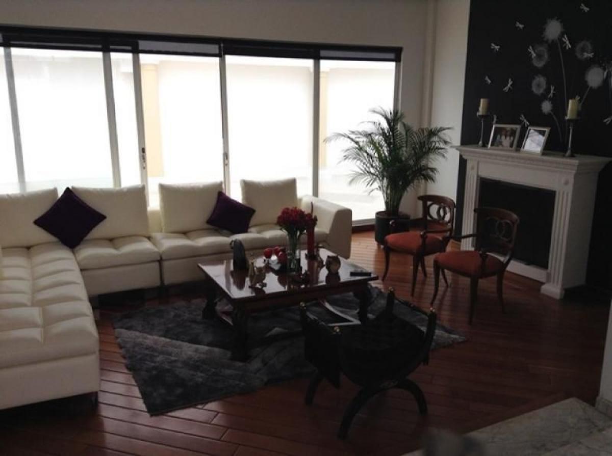 Casa de 3 dormitorios en Bogotá, Colombia No. 12177