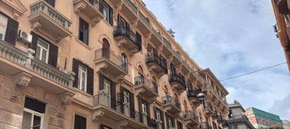6 rooms Apartment in Naples, Italy No. 163760 3