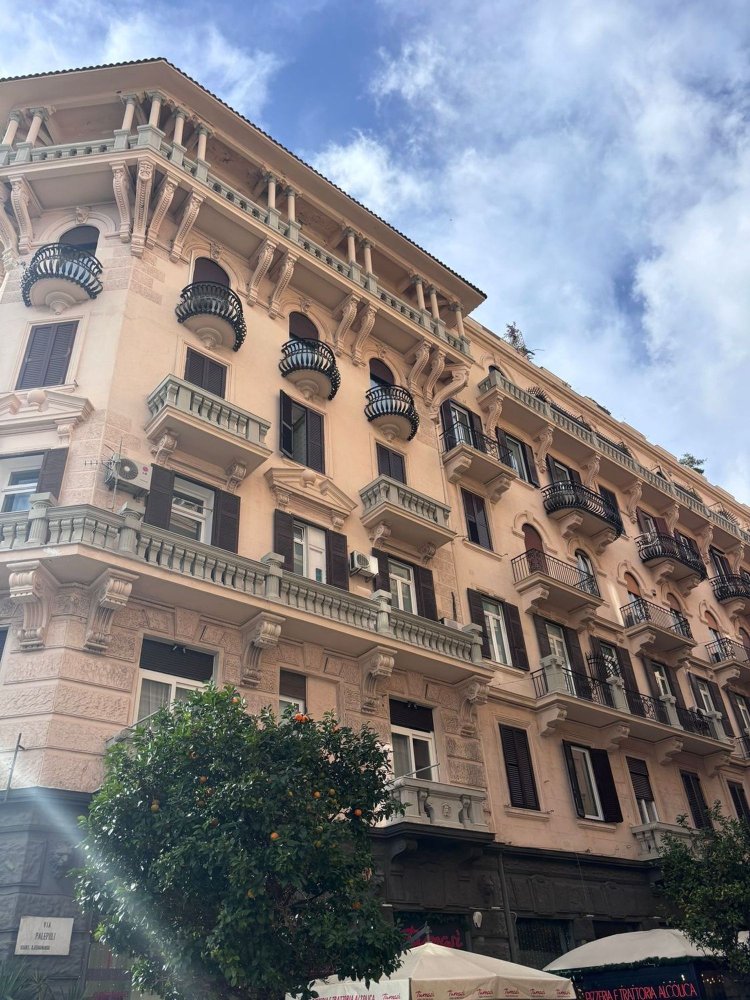 6 rooms Apartment in Naples, Italy No. 163760