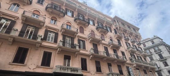 6 rooms Apartment in Naples, Italy No. 163760 2