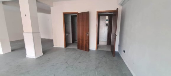 80m² Commercial property in Vigonza, Italy No. 334259 2