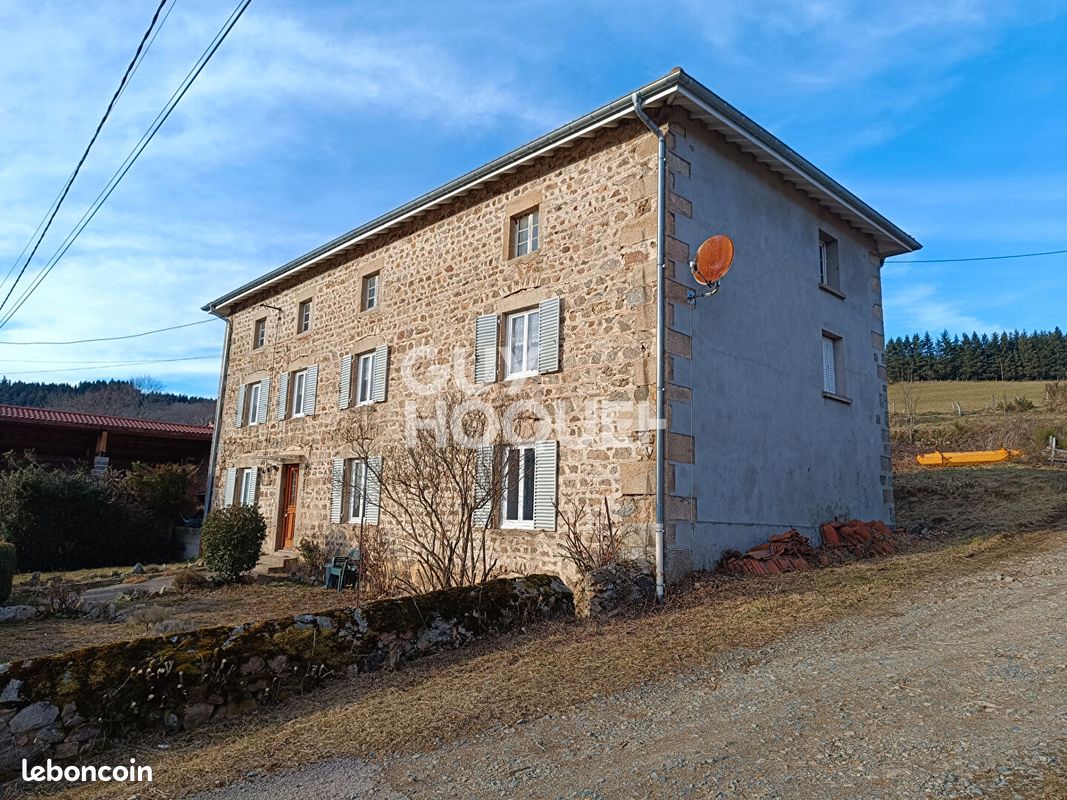 5 bedrooms House in Noiretable, France No. 197951