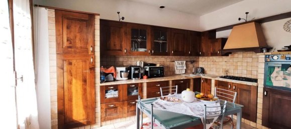 6-Zimmer Wohnung in Foiano della Chiana, Italy, Nr. 227981 2
