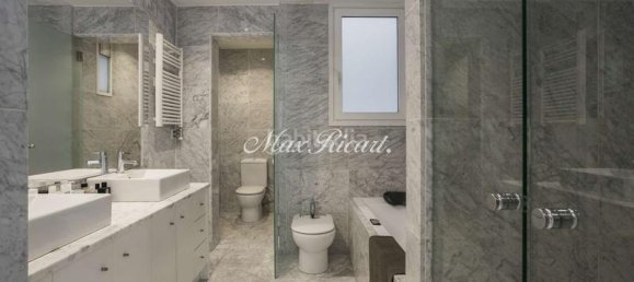 4 bedrooms Apartment in Eixample, Spain No. 24322 21
