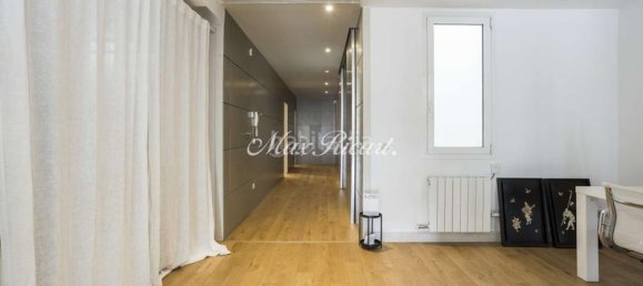 4 bedrooms Apartment in Eixample, Spain No. 24322 8