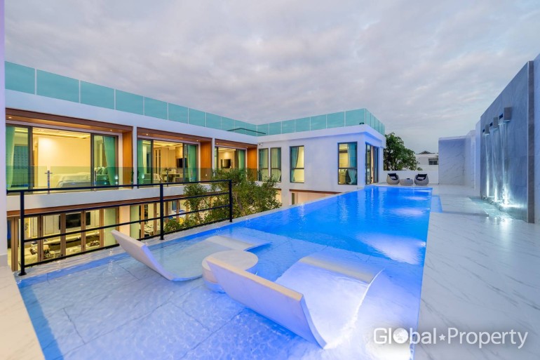 6 bedrooms House for sale in Pattaya, Chonburi, Eastern Thailand, Thailand № 61486