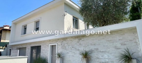 3 bedrooms Villa in Garda, Italy No. 130628 3