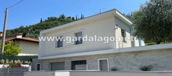3 bedrooms Villa in Garda, Italy No. 130628 4