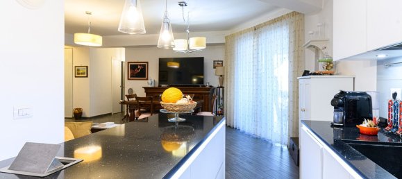 3 bedrooms Apartment in Rome, Italy No. 320063 7